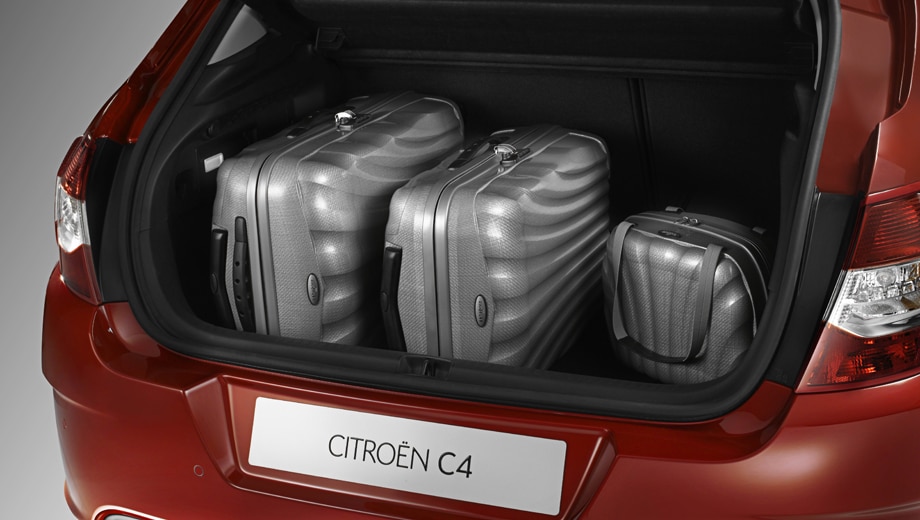 Auto Guadeloupe Pièces & Accessoires - Citroën passe à l'offensive avec  Nouvelle Citroën C4, une élégante berline compacte qui affiche un caractère  de SUV. Vous fait-elle craquer ? 👀